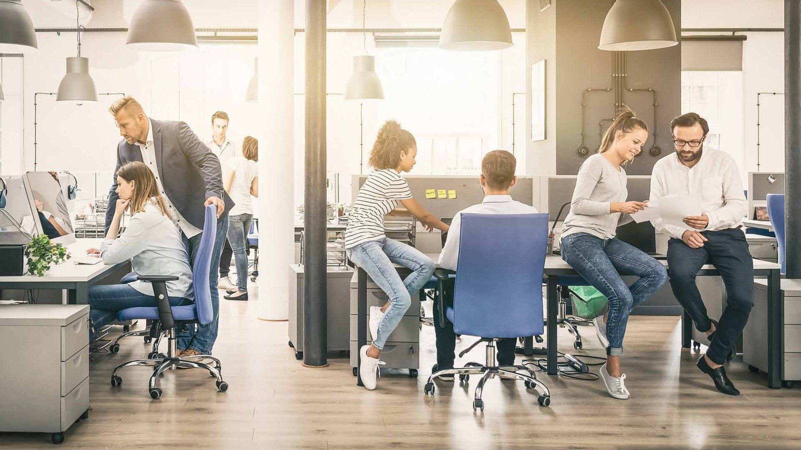 service-03 09-coworking-adobestock-250036555-1920x1080